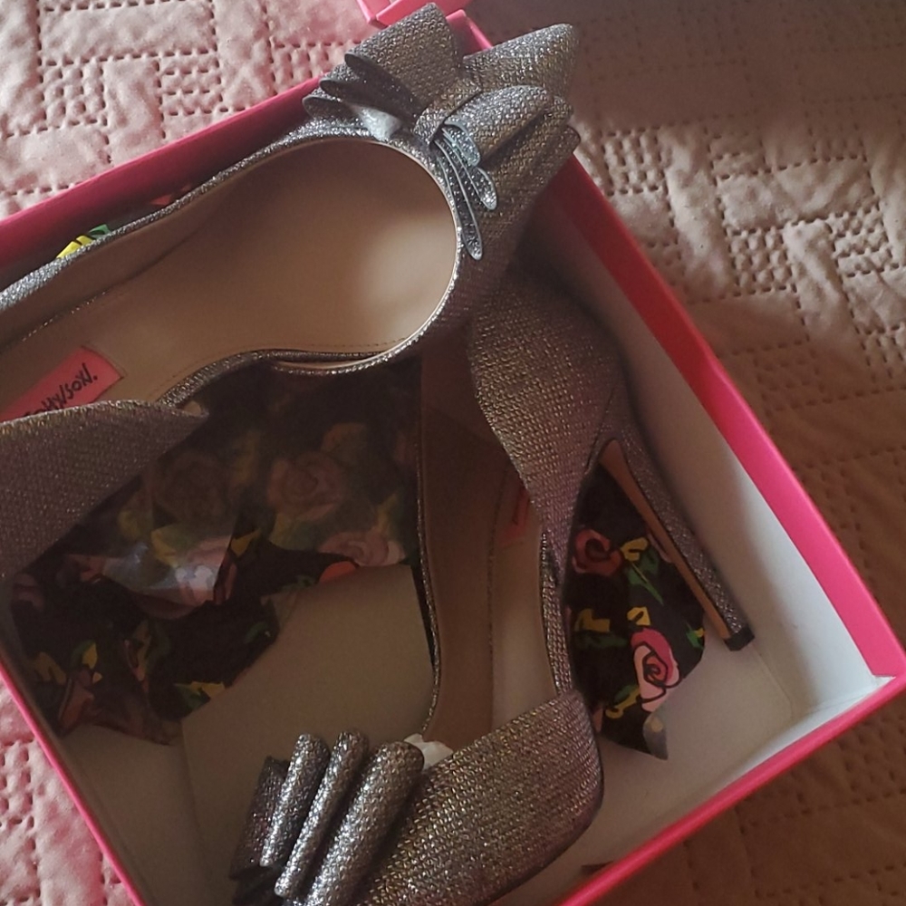 Shoes - Picture 4 of 4